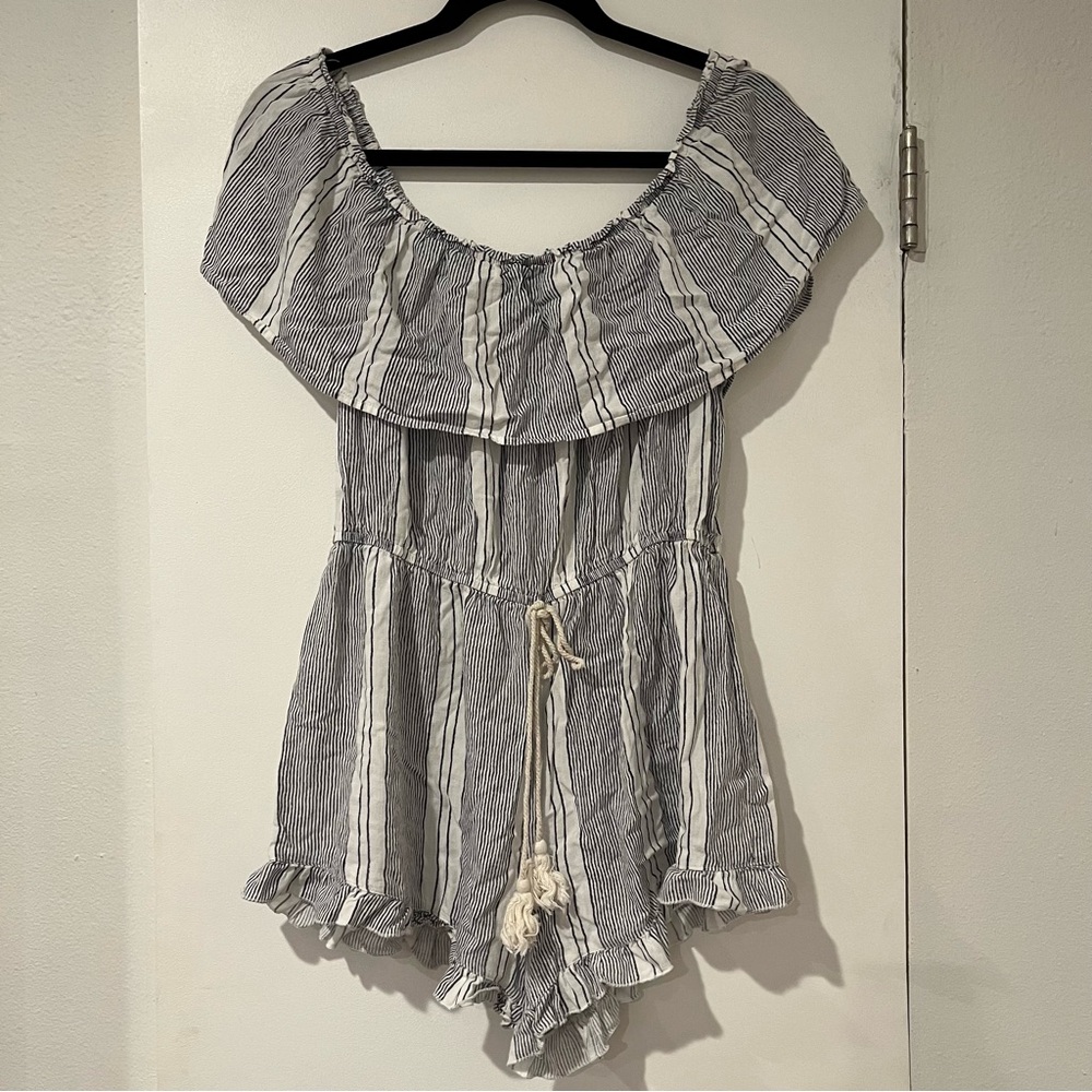 William B Pinstripe Off Shoulder Shorts Romper Size L